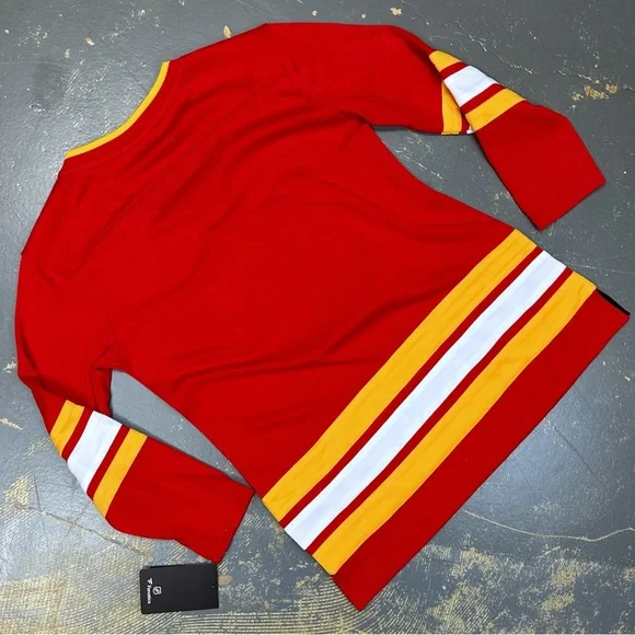 Calgary Flames Pull Over Sweater Jersey Medium Hockey NHL Fanatics Women’s - Picture 2 of 6